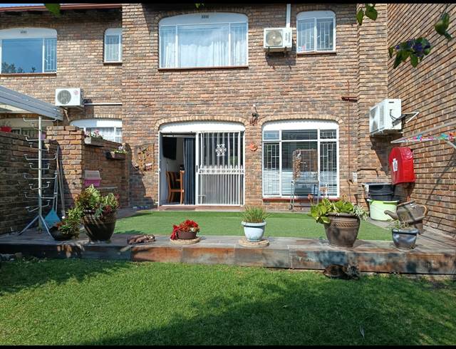 3 BEDROOM TOWNHOUSE TO LET IN BRACKENDOWNS